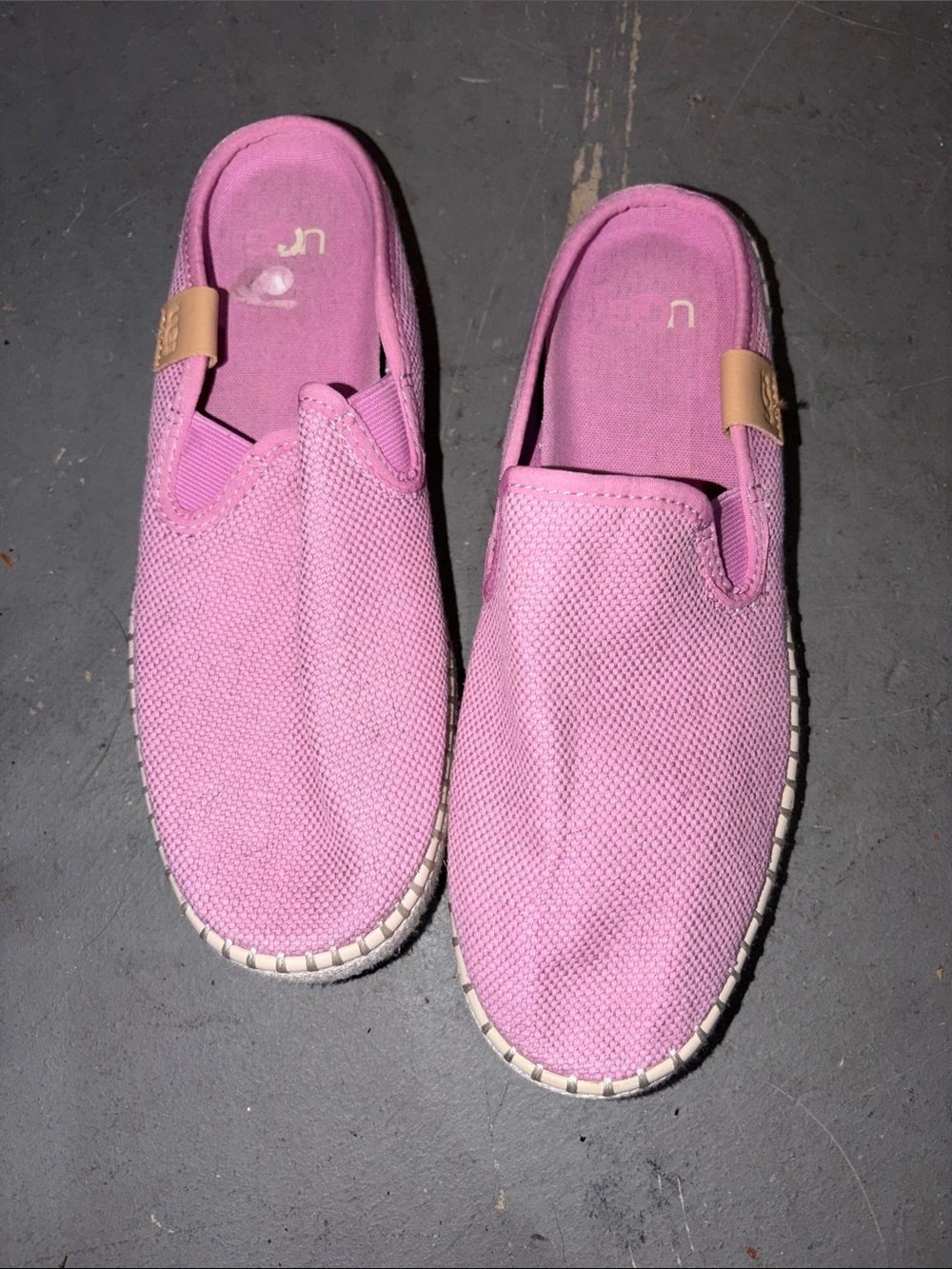 Uggs slides purple size 7Us rare find clean